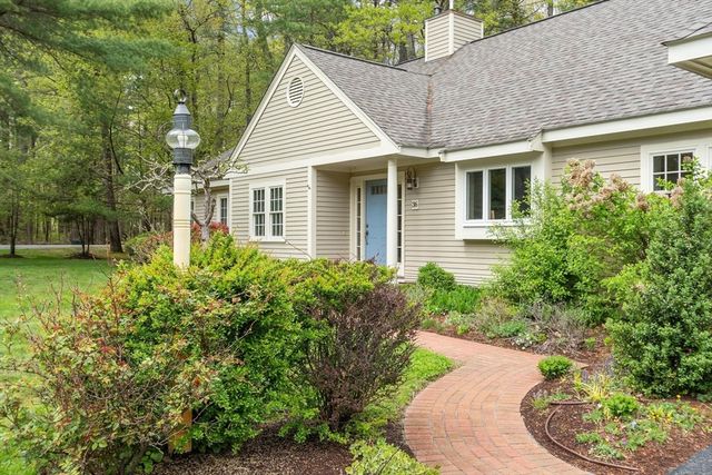 36 Pickman Dr, Bedford, MA 01730