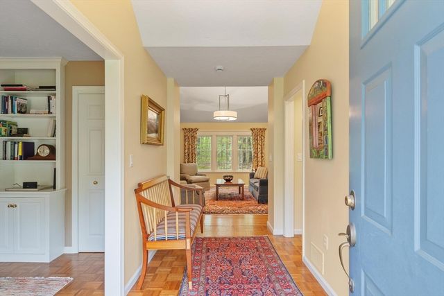 36 Pickman Dr, Bedford, MA 01730