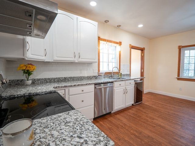 33 Lakeside Dr, Shrewsbury, MA 01545