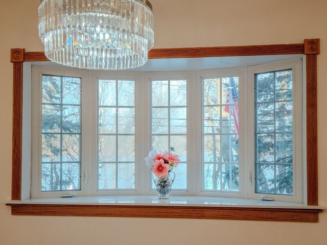 33 Lakeside Dr, Shrewsbury, MA 01545