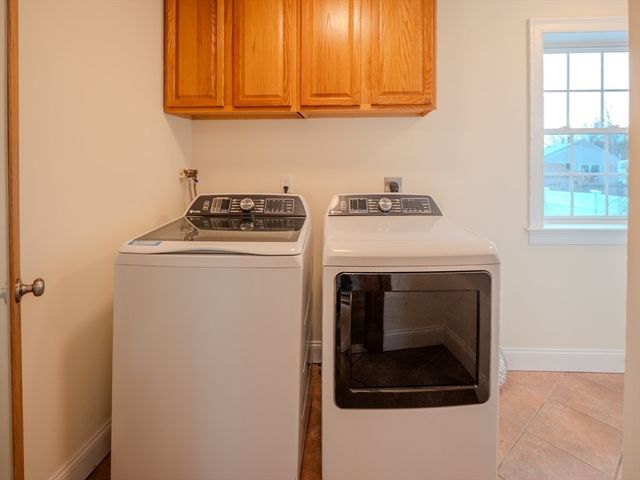 33 Lakeside Dr, Shrewsbury, MA 01545