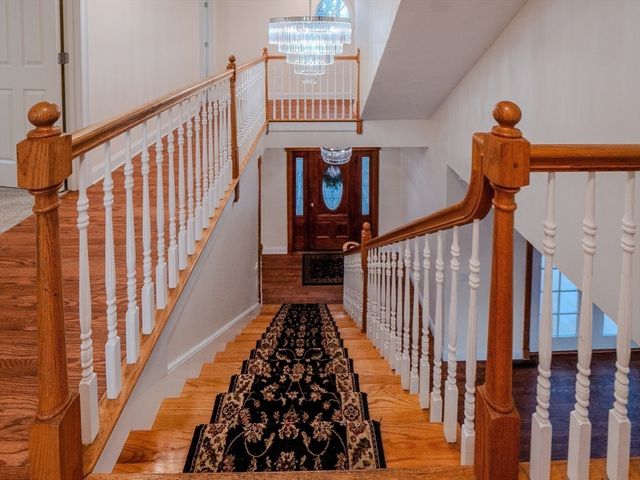 33 Lakeside Dr, Shrewsbury, MA 01545