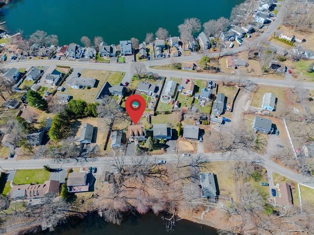 33 Lakeside Dr, Shrewsbury, MA 01545