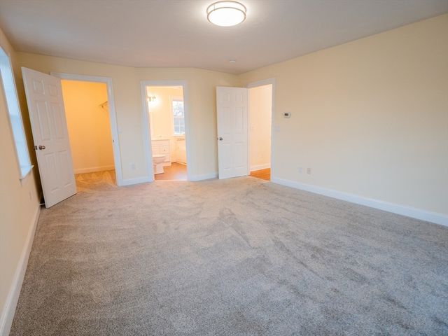 33 Lakeside Dr, Shrewsbury, MA 01545