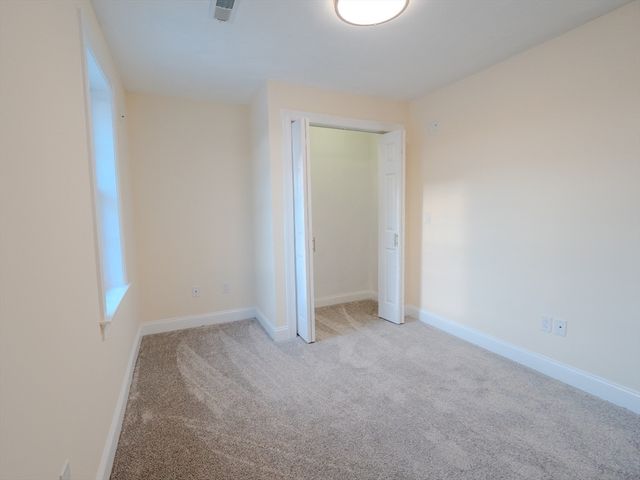 33 Lakeside Dr, Shrewsbury, MA 01545