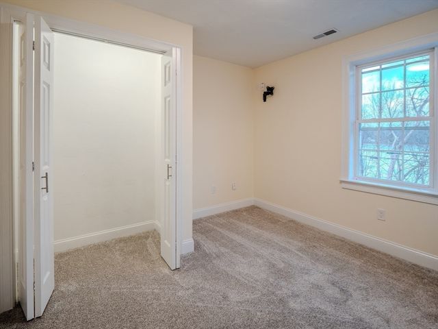 33 Lakeside Dr, Shrewsbury, MA 01545