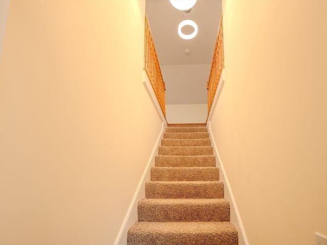 33 Lakeside Dr, Shrewsbury, MA 01545