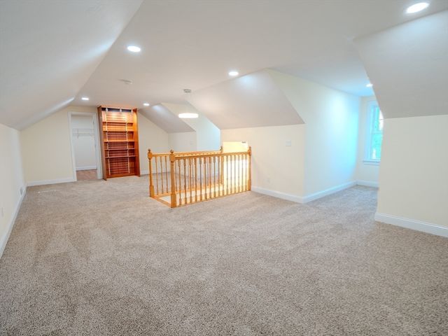 33 Lakeside Dr, Shrewsbury, MA 01545