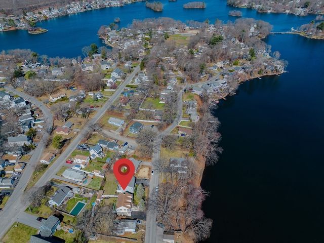 33 Lakeside Dr, Shrewsbury, MA 01545