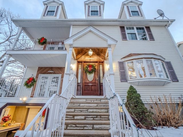 33 Lakeside Dr, Shrewsbury, MA 01545