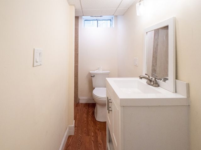 33 Lakeside Dr, Shrewsbury, MA 01545