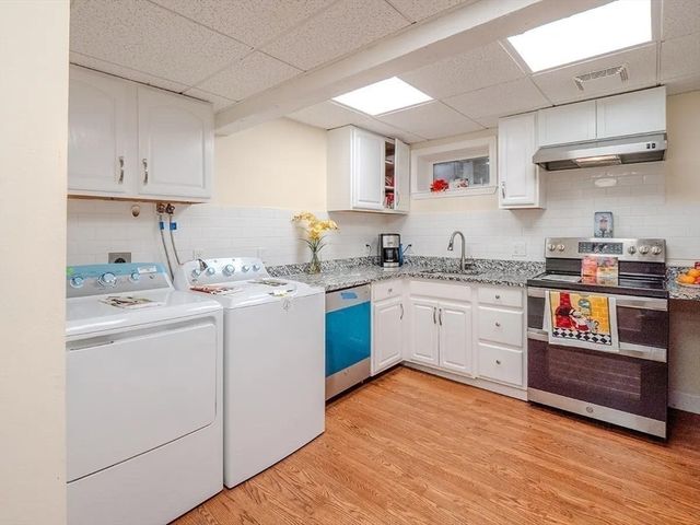 33 Lakeside Dr, Shrewsbury, MA 01545