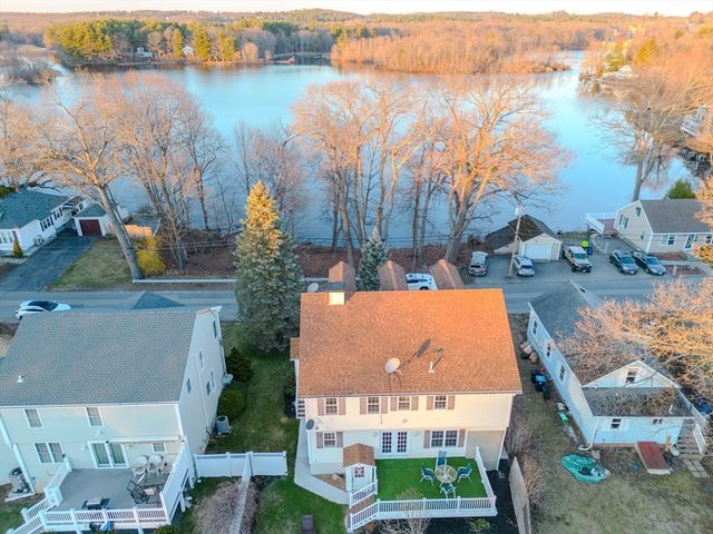 33 Lakeside Dr, Shrewsbury, MA 01545