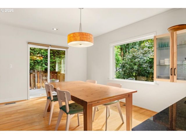 6610 Sw CANYON Ln, Portland, OR 97225