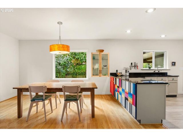 6610 Sw CANYON Ln, Portland, OR 97225