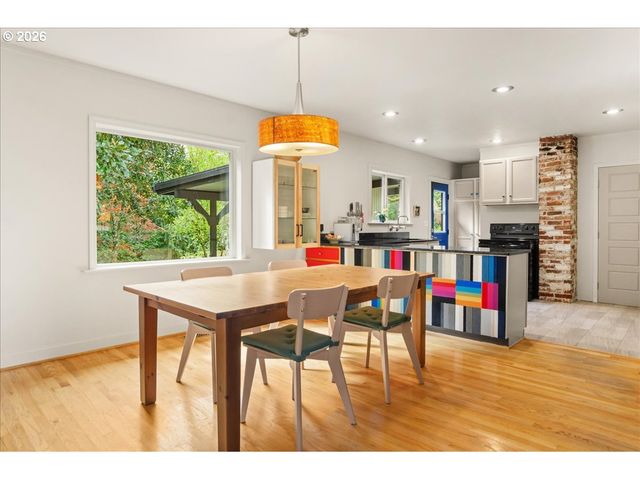 6610 Sw CANYON Ln, Portland, OR 97225