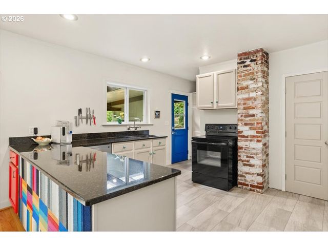 6610 Sw CANYON Ln, Portland, OR 97225