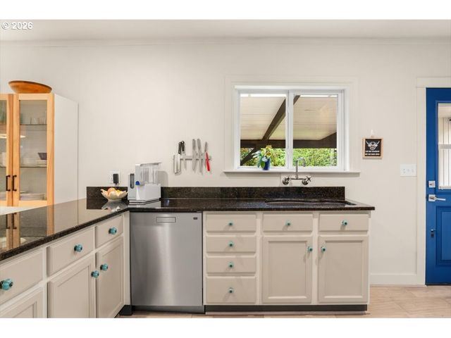 6610 Sw CANYON Ln, Portland, OR 97225