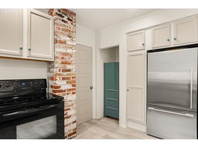 6610 Sw CANYON Ln, Portland, OR 97225