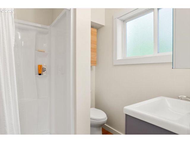 6610 Sw CANYON Ln, Portland, OR 97225