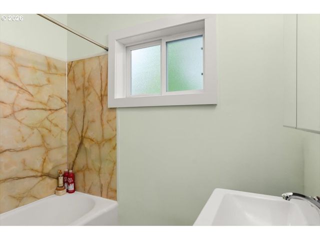 6610 Sw CANYON Ln, Portland, OR 97225