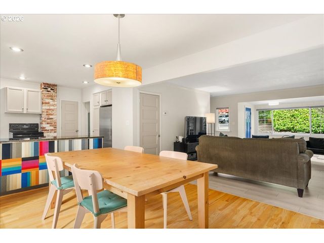 6610 Sw CANYON Ln, Portland, OR 97225