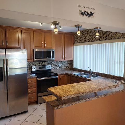 11821 NORTHTRAIL AVENUE 11821, Tampa, FL 33617