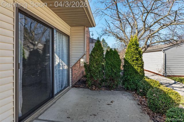 422 Water Tower Circle, Brighton, MI 48116