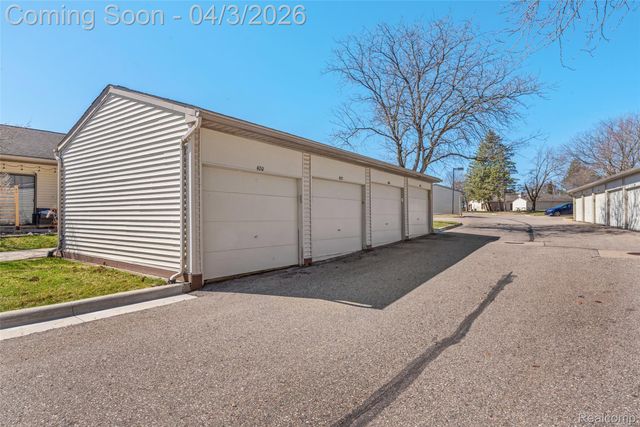 422 Water Tower Circle, Brighton, MI 48116