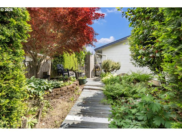 18321 Ne WASCO St, Portland, OR 97230