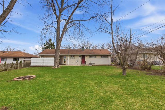 5 Crescent Road, Lake Zurich, IL 60047