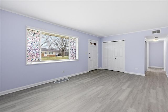 5 Crescent Road, Lake Zurich, IL 60047