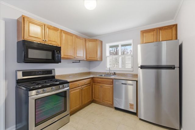 5 Crescent Road, Lake Zurich, IL 60047