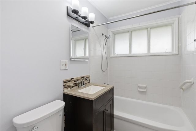 5 Crescent Road, Lake Zurich, IL 60047