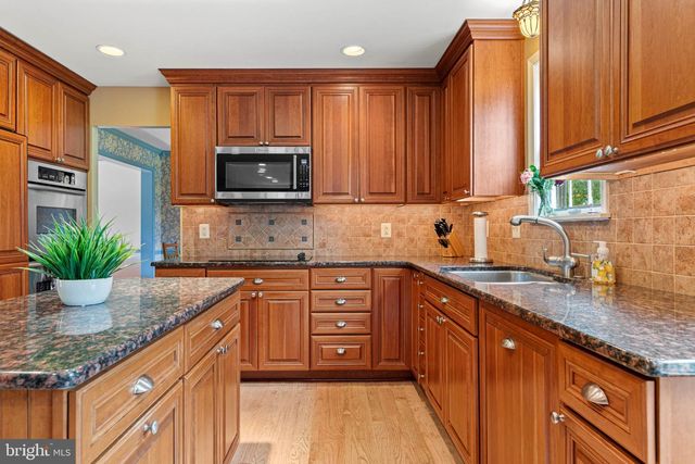 4 WOODSTOCK CIR, Collegeville, PA 19426