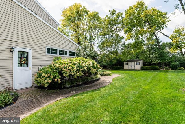4 WOODSTOCK CIR, Collegeville, PA 19426