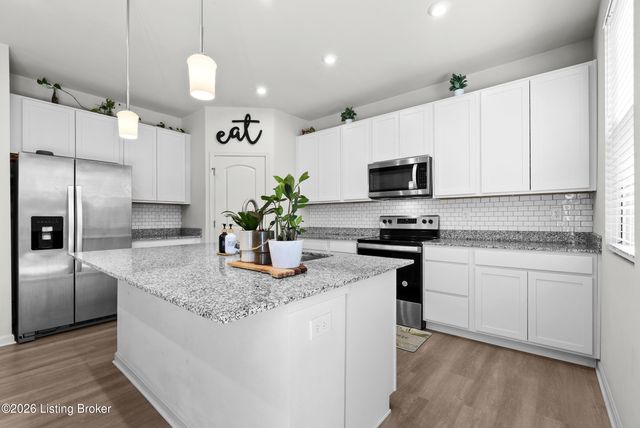 4014 White Pine Ln, La Grange, KY 40031