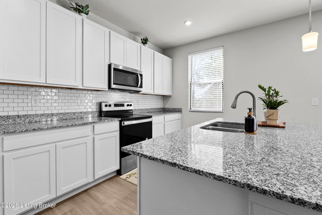 4014 White Pine Ln, La Grange, KY 40031
