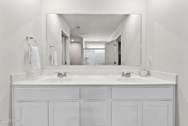4014 White Pine Ln, La Grange, KY 40031