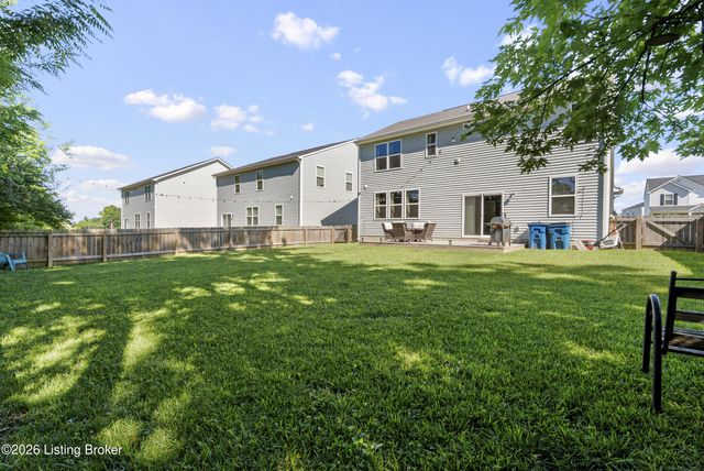 4014 White Pine Ln, La Grange, KY 40031