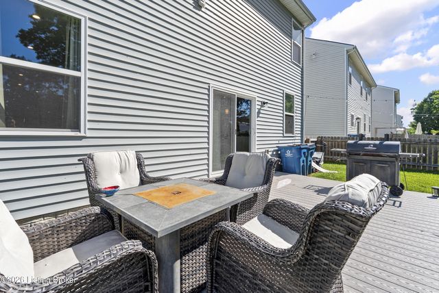 4014 White Pine Ln, La Grange, KY 40031