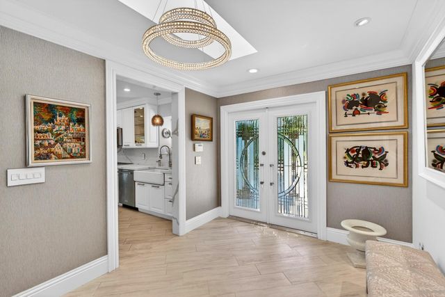 17 Villa Lane, Boynton Beach, FL 33436