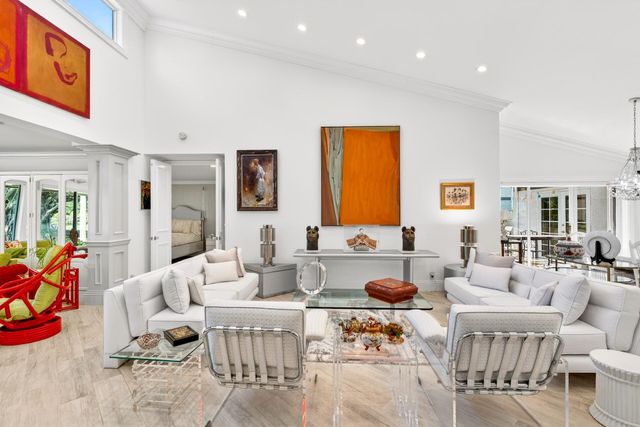 17 Villa Lane, Boynton Beach, FL 33436