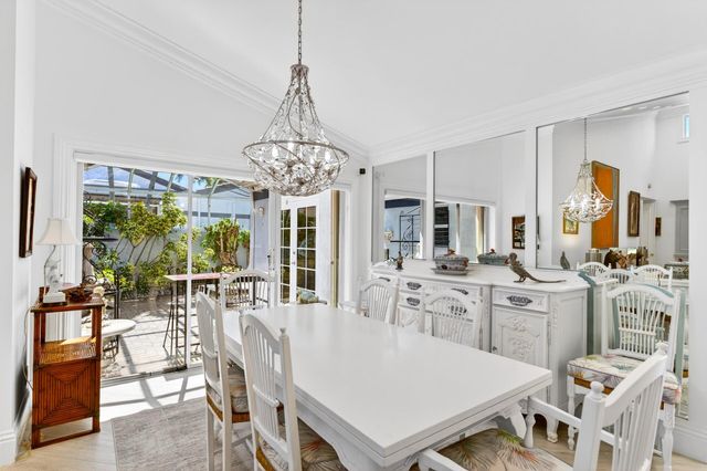 17 Villa Lane, Boynton Beach, FL 33436