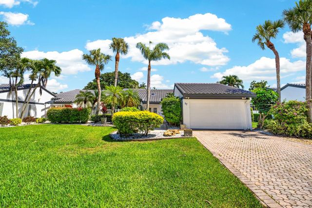 17 Villa Lane, Boynton Beach, FL 33436