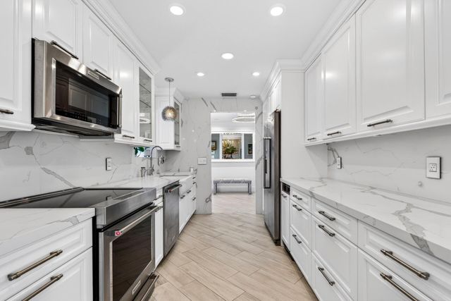 17 Villa Lane, Boynton Beach, FL 33436