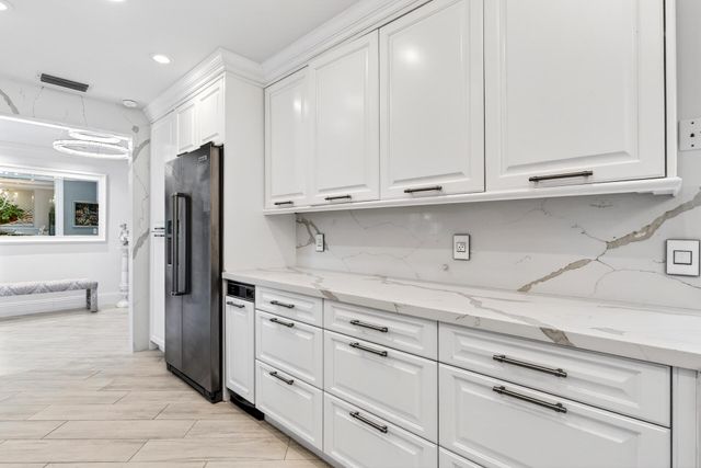 17 Villa Lane, Boynton Beach, FL 33436