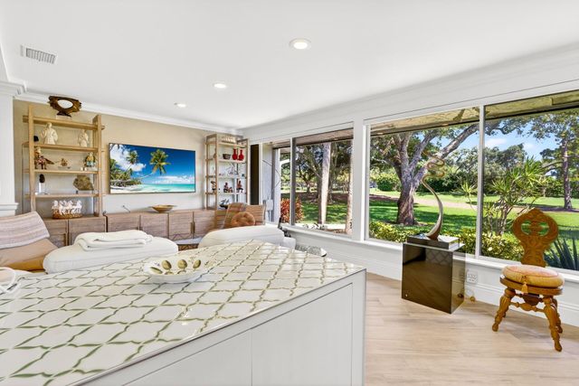 17 Villa Lane, Boynton Beach, FL 33436