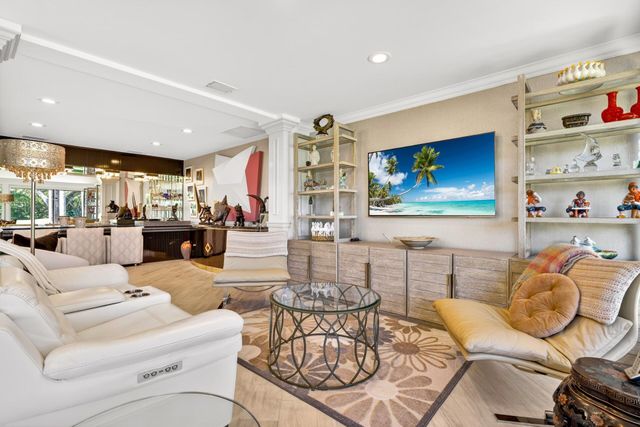 17 Villa Lane, Boynton Beach, FL 33436