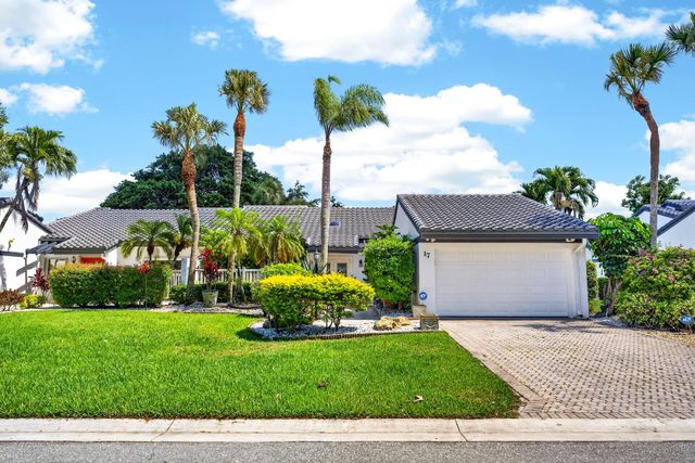 17 Villa Lane, Boynton Beach, FL 33436